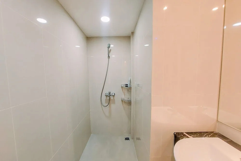 Медан: Big Studio Loft Apartment at The Reiz Condominium Medan By Travelio