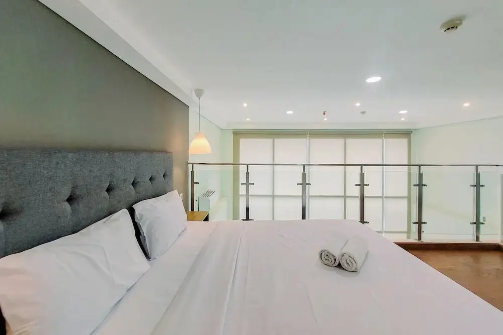 Медан: Big Studio Loft Apartment at The Reiz Condominium Medan By Travelio