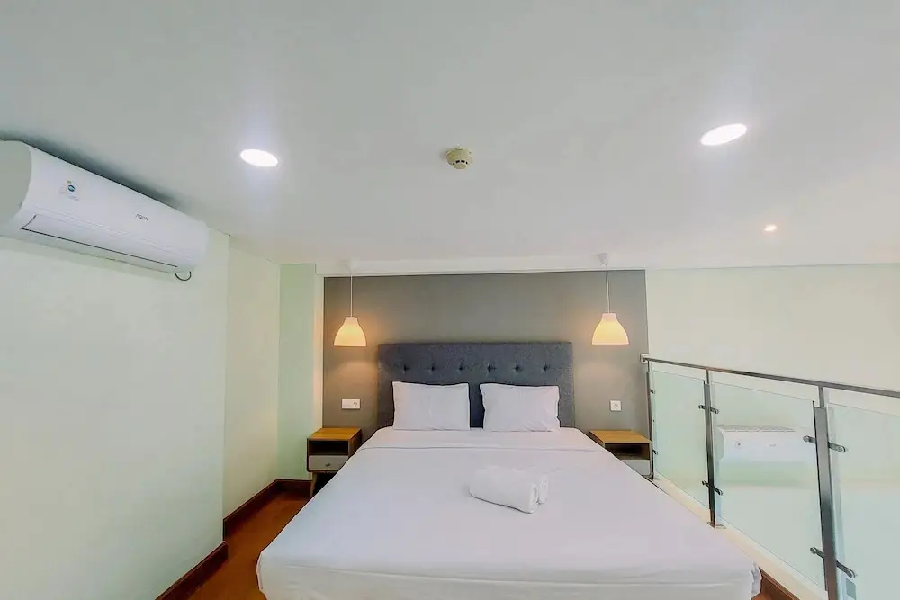 Медан: Big Studio Loft Apartment at The Reiz Condominium Medan By Travelio