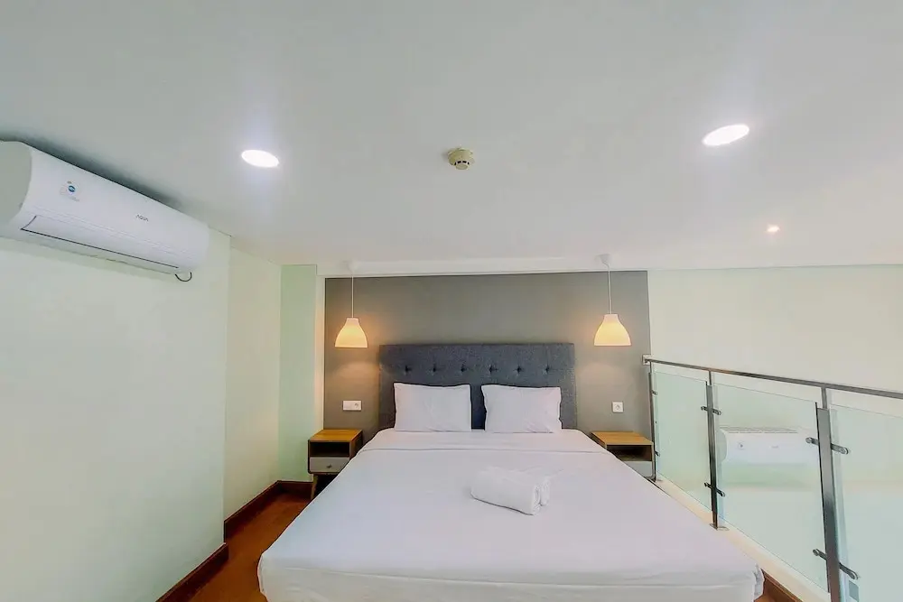 Медан: Big Studio Loft Apartment at The Reiz Condominium Medan By Travelio