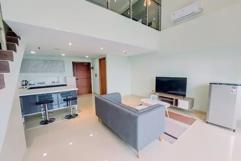 Big Studio Loft Apartment at The Reiz Condominium Medan By Travelio — фото 1