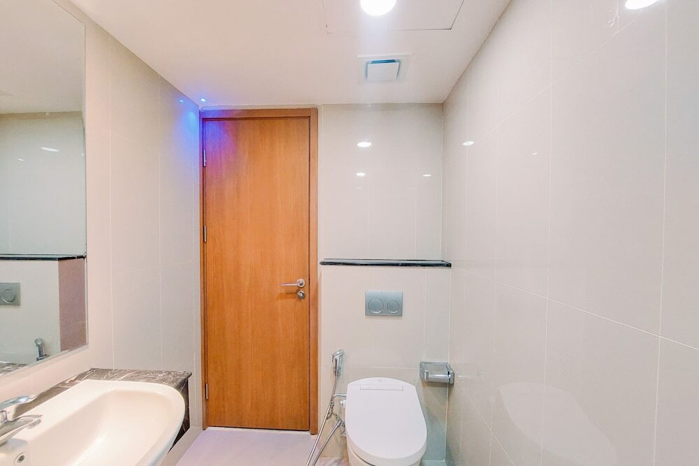 Медан: Big Studio Loft Apartment at The Reiz Condominium Medan By Travelio