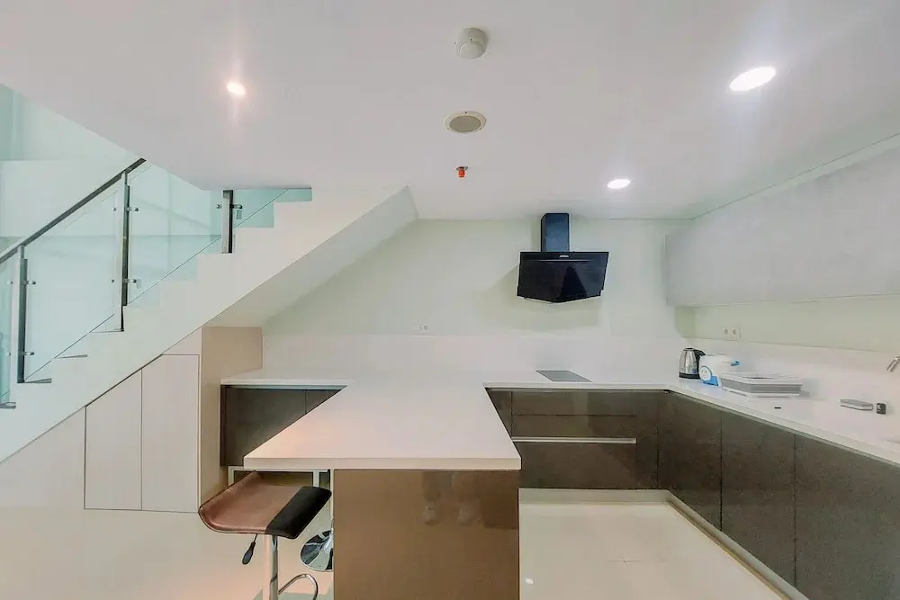 Медан: Big Studio Loft Apartment at The Reiz Condominium Medan By Travelio
