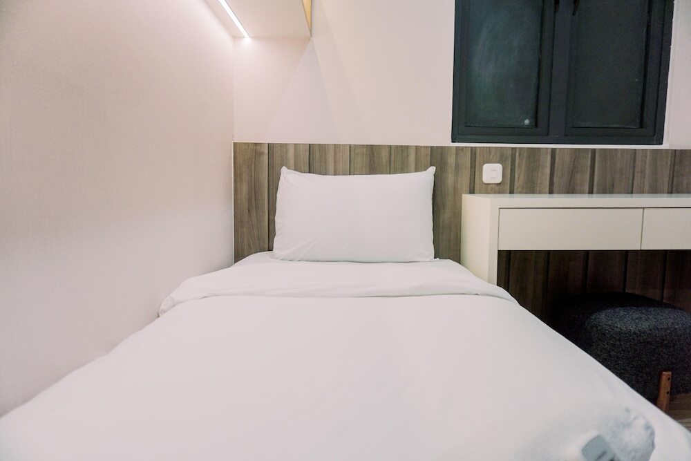 Legok: Homey And Spacious 3Br At Sky House Bsd Apartment