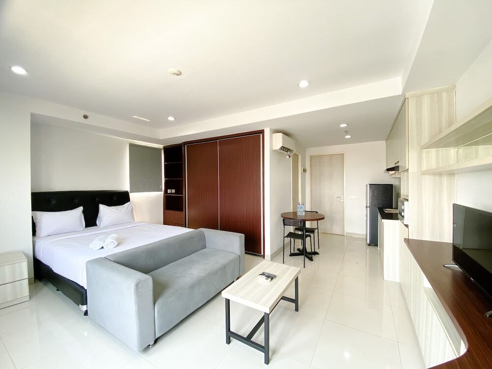 Чикаранг: Spacious And Comfy Studio Room Azalea Suites Apartment