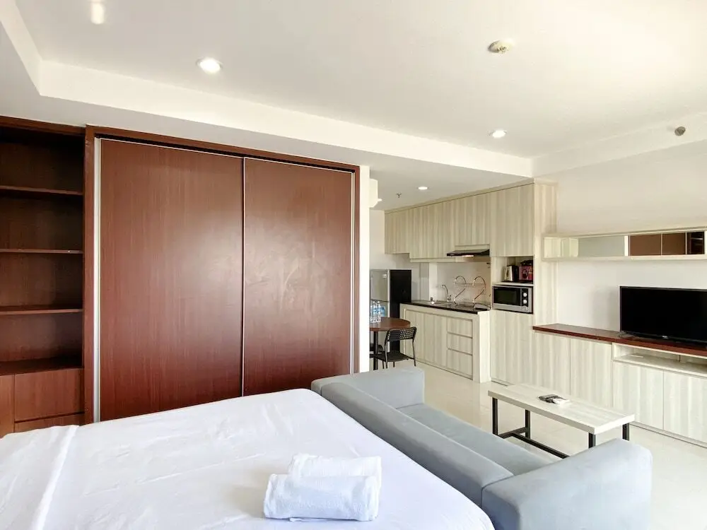 Чикаранг: Spacious And Comfy Studio Room Azalea Suites Apartment