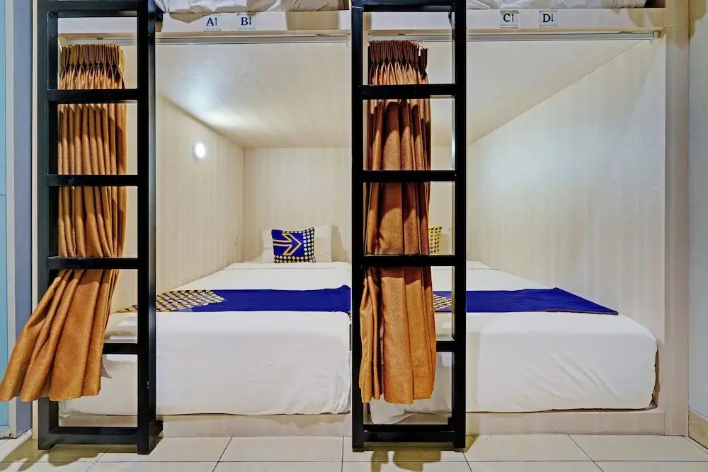 Бандунг: SPOT ON 92975 Aria Hostel Capsul Cihampelas