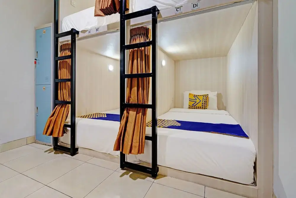 Бандунг: SPOT ON 92975 Aria Hostel Capsul Cihampelas
