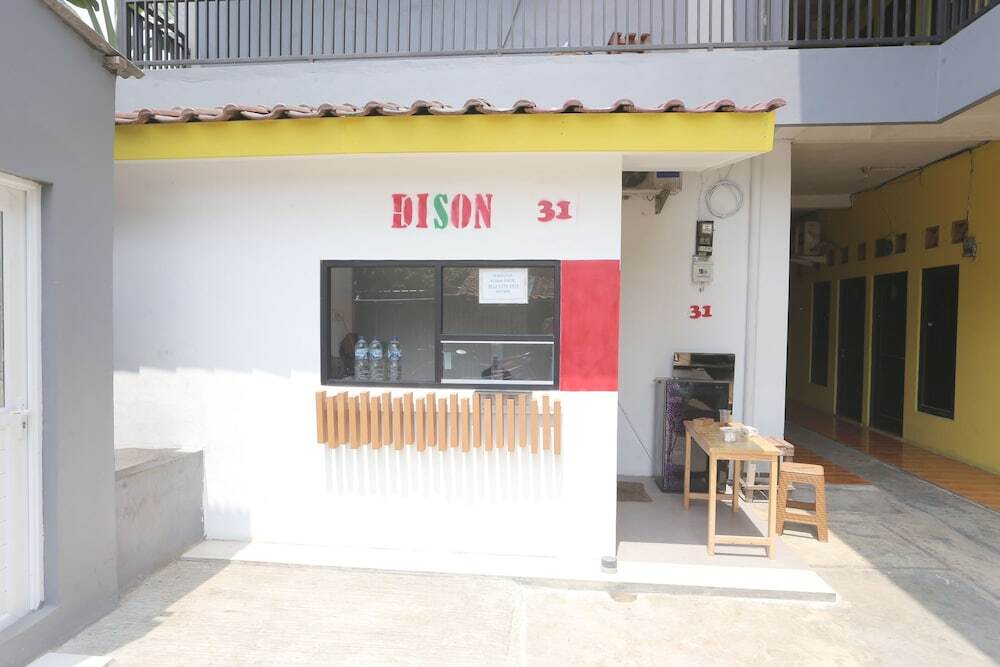 Бекаси: OYO 93021 Kost Dison