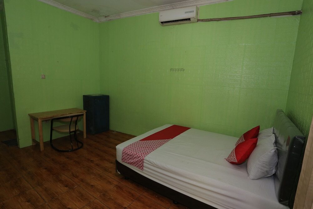 Бекаси: OYO 93021 Kost Dison