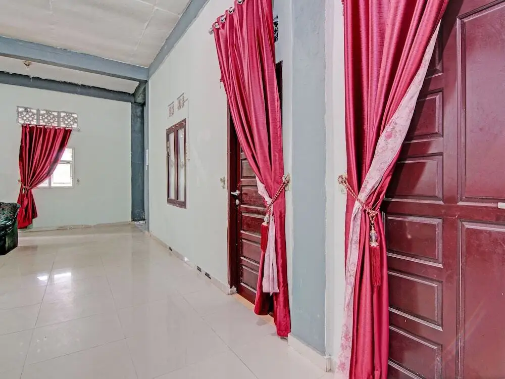 Пеканбару: SPOT ON 92914 Meranti HomestayNearJembatan Siak