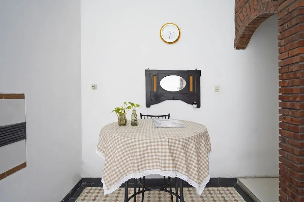 Блитар: Kost Putih Syariah