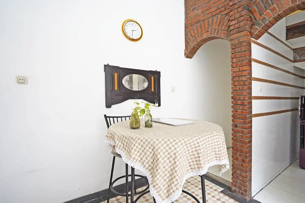 Блитар: Kost Putih Syariah