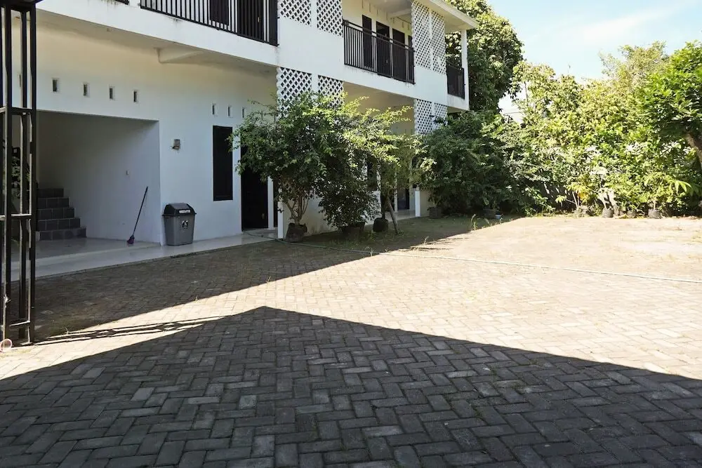 Блитар: Kost Putih Syariah