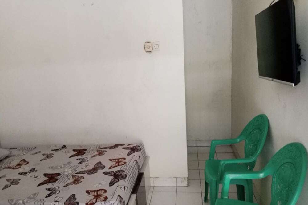 Чиребон: SPOT ON 93005 Berkah Kedawung Syariah Near Fakultas Farmasi Universitas Muhammadiyah Ahmad Dahlan Cirebon