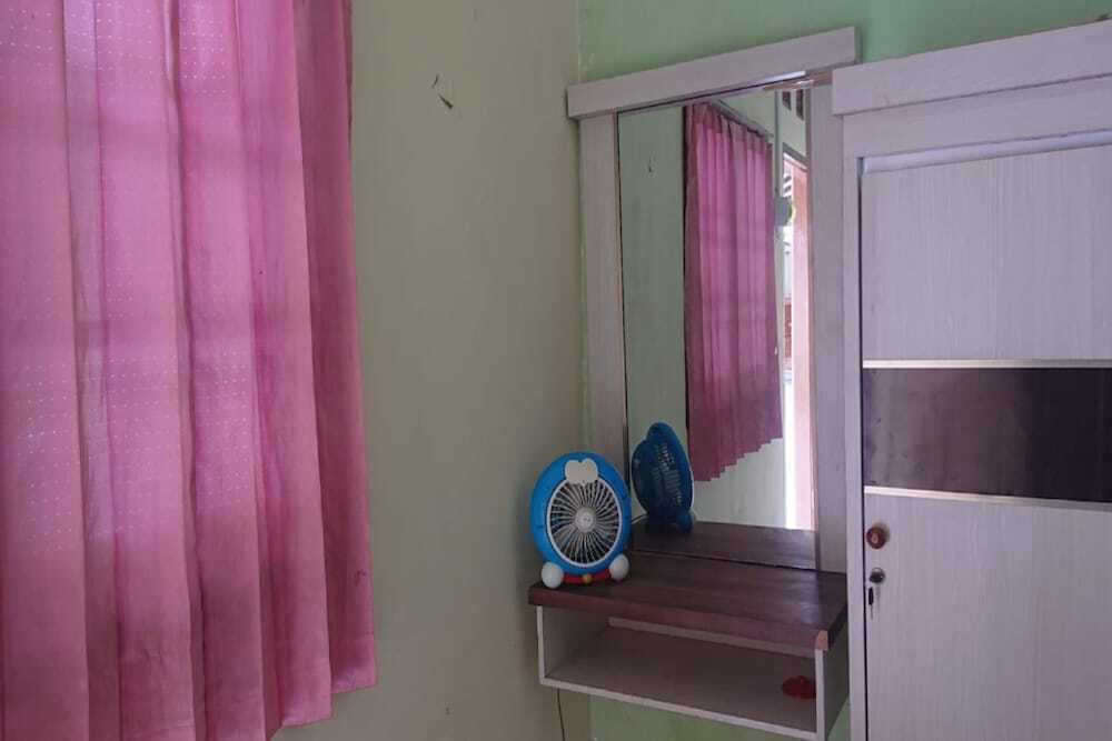 Чиребон: SPOT ON 93005 Berkah Kedawung Syariah Near Fakultas Farmasi Universitas Muhammadiyah Ahmad Dahlan Cirebon