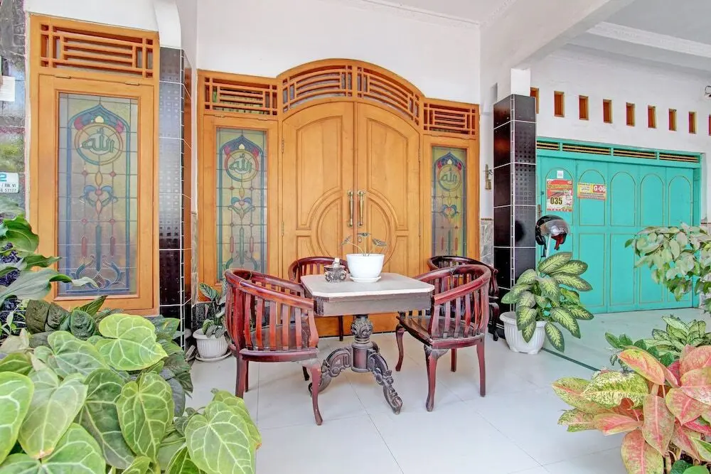 Тегал: Capital O 92929 Hotel New Tirta Kencana Syariah