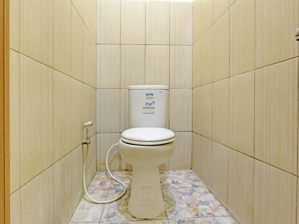 Сраген: OYO 92998 Wiludjeng Guesthouse