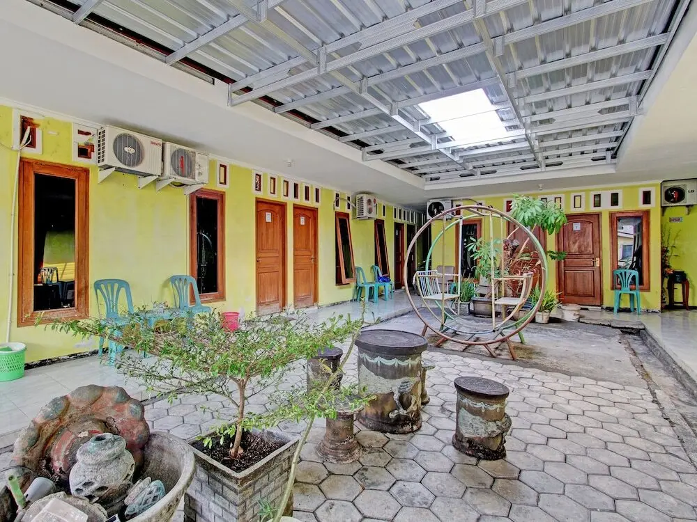 Сраген: OYO 92998 Wiludjeng Guesthouse