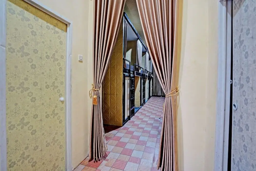 Сурабая: SPOT ON 92980 Luxury Capsule Homestay