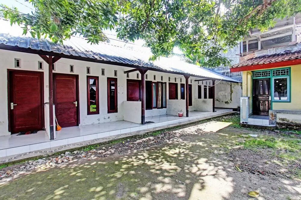 Прайя: OYO Life 92853 Kost 999