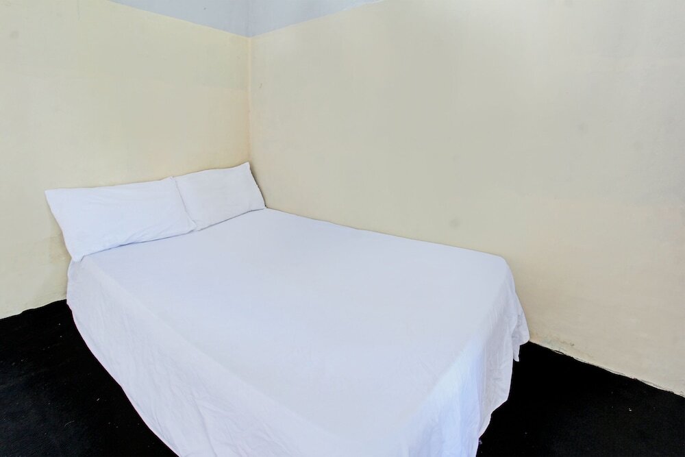 Прайя: OYO Life 92853 Kost 999