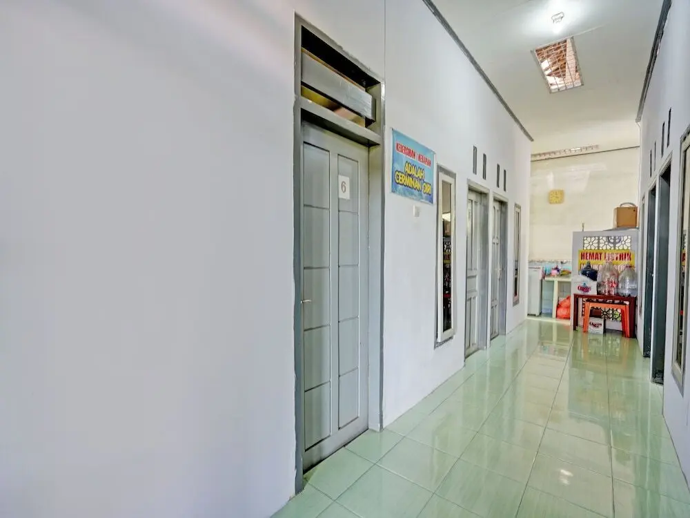 Баньюванги: OYO Life 92937 Kost Putri Sarkara Syariah