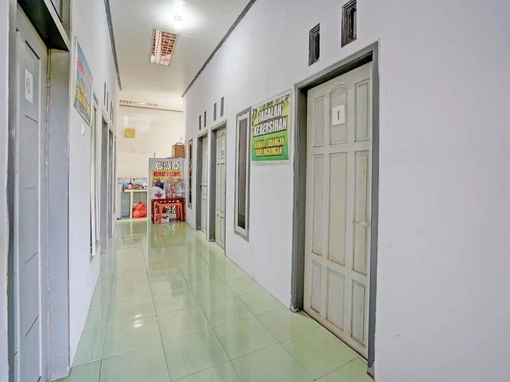 Баньюванги: OYO Life 92937 Kost Putri Sarkara Syariah