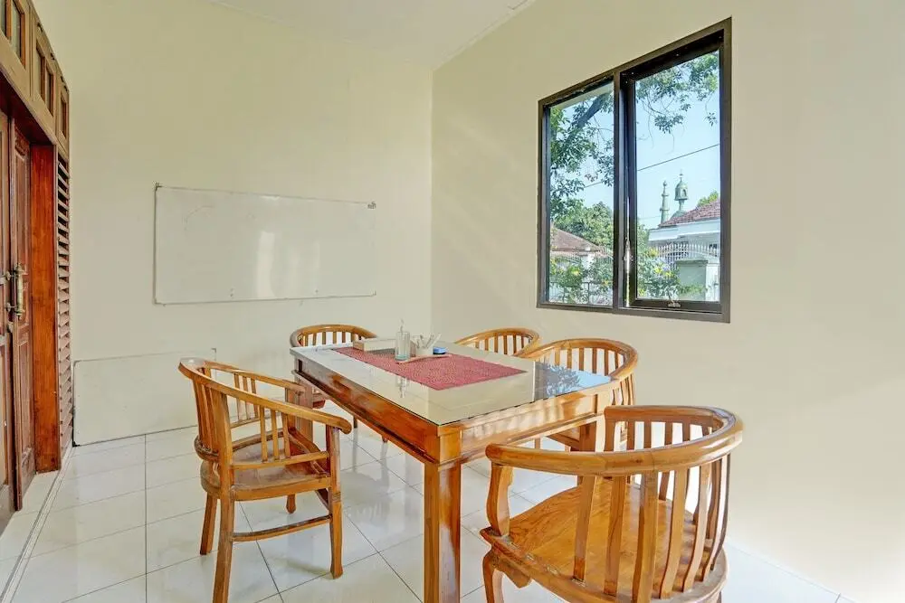Баньюванги: OYO 2668 Villa Kusuma ResidenceNearRSI Fatimah Banyuwangi