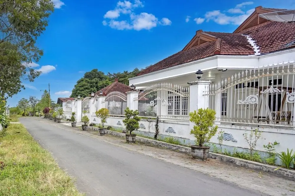Баньюванги: OYO 2668 Villa Kusuma ResidenceNearRSI Fatimah Banyuwangi