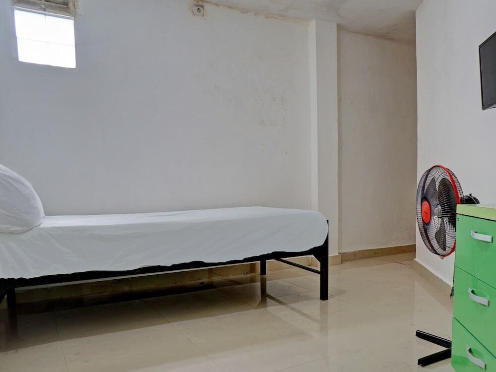 Мадиун: OYO Life 92919 Kost Wijaya Kusuma Lake Syariah