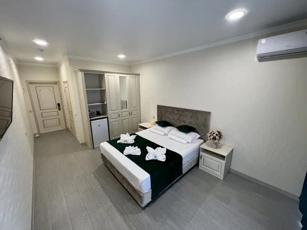 Ольгинка: Меблированные комнаты Elegant Hotel Resort