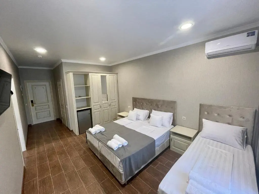 Ольгинка: Меблированные комнаты Elegant Hotel Resort