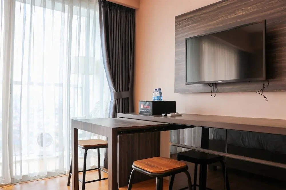 Джакарта: Homey And Cozy Living Studio At Tamansari The Hive Apartment