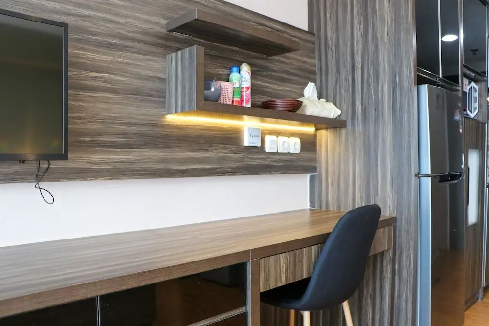 Джакарта: Homey And Cozy Living Studio At Tamansari The Hive Apartment