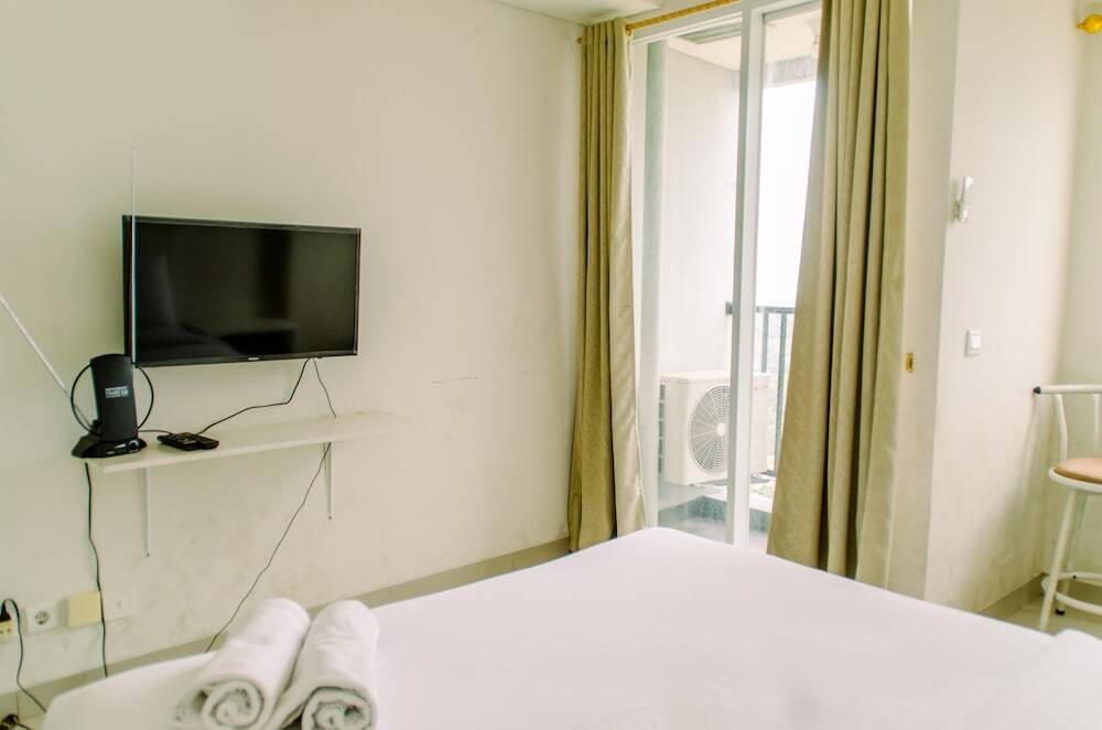 Южный Тангеранг: Comfort And Homey Studio At Parkland Avenue Apartment