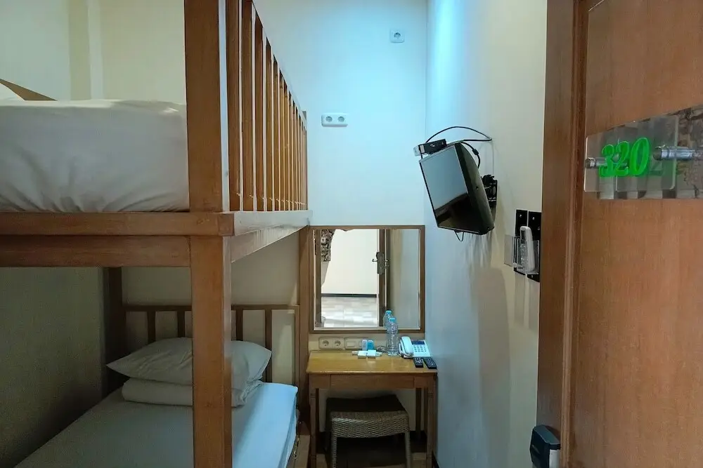 Маланг: Java Capsule Hotel