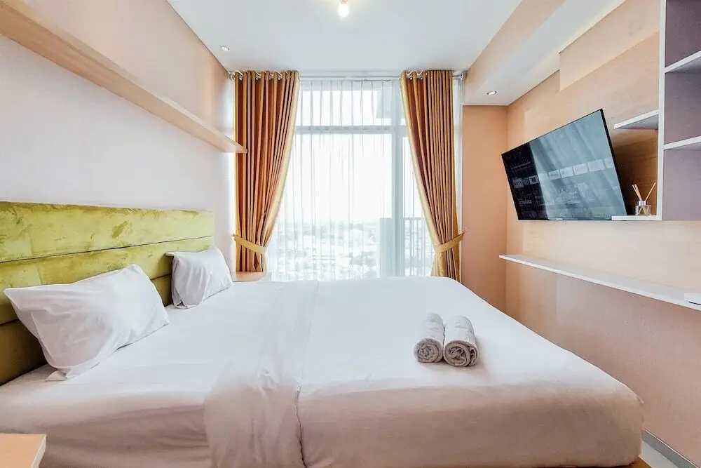 Тангеранг: Homey And Modern Studio At Tree Park City Cikokol Apartment