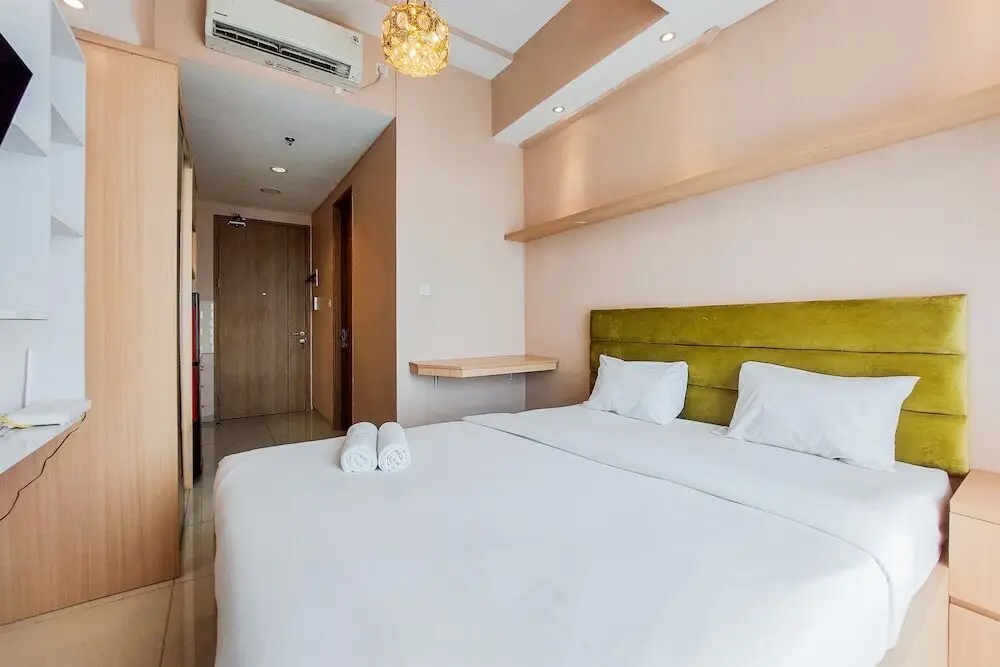 Тангеранг: Homey And Modern Studio At Tree Park City Cikokol Apartment