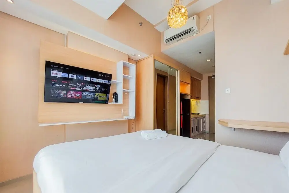Тангеранг: Homey And Modern Studio At Tree Park City Cikokol Apartment