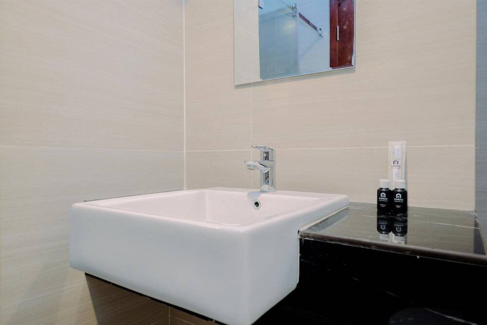 Джакарта: Homey And Wonderful Studio At West Vista Apartment