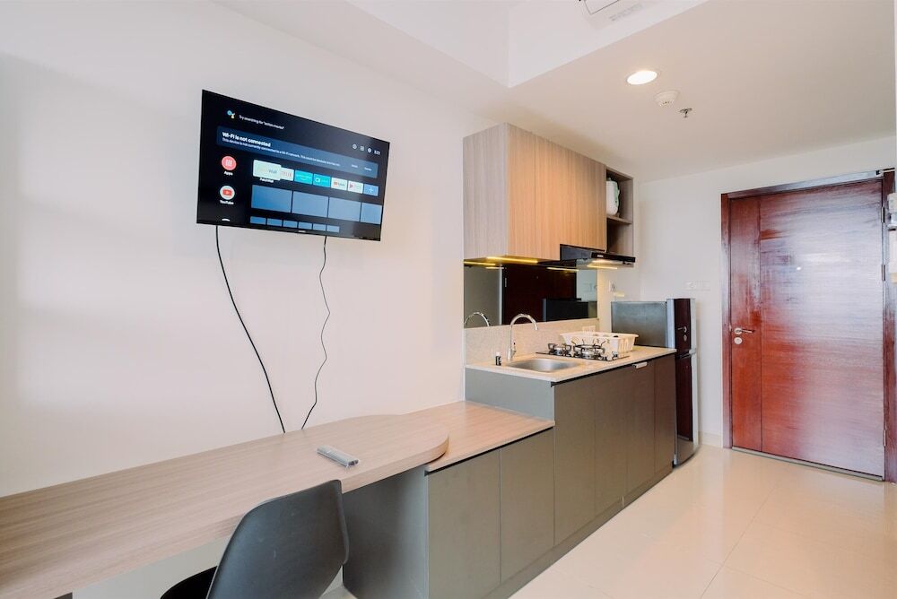 Джакарта: Homey And Wonderful Studio At West Vista Apartment