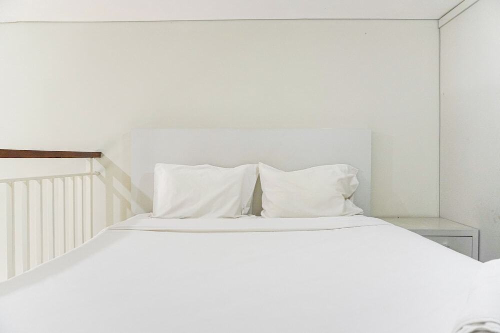 Джакарта: Good Deal Studio Loft At Nifarro Park Apartment