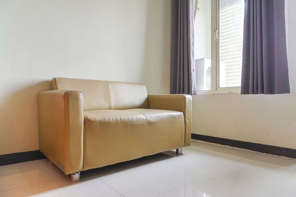 Джакарта: Good Deal Studio Loft At Nifarro Park Apartment