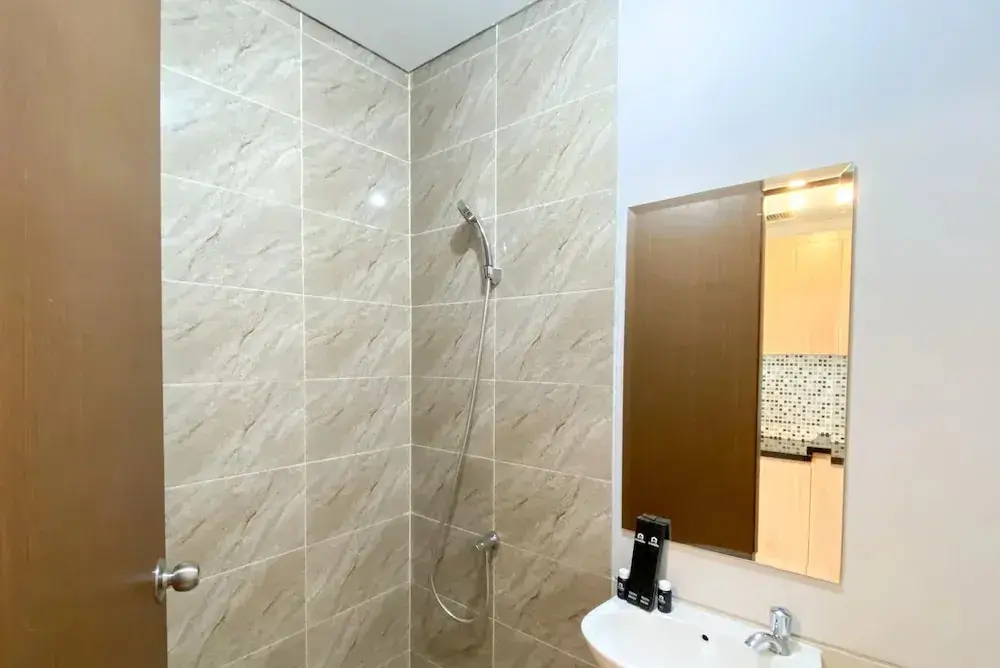 Бекаси: Fancy And Simply Studio At Transpark Juanda Bekasi Timur Apartment