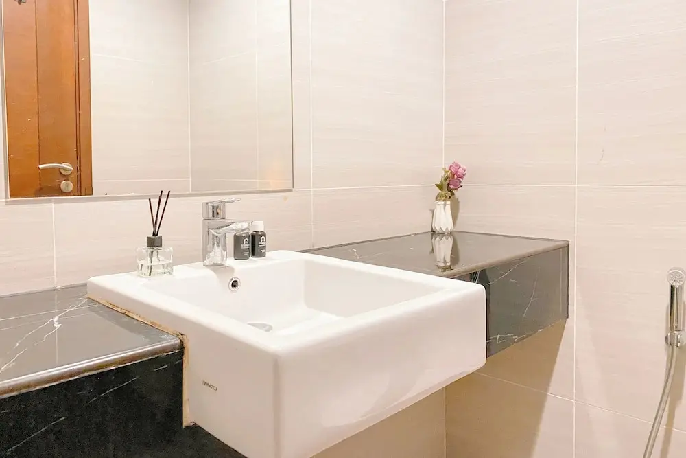 Джакарта: Homey And Cozy Living Studio At West Vista Apartment