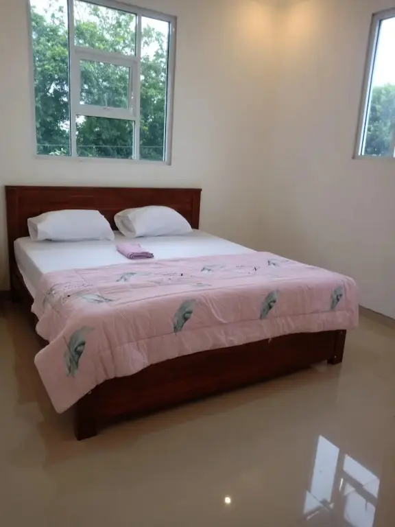 Сукавати: Sangkara Guest House