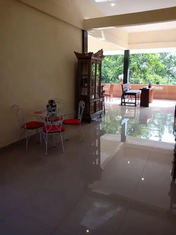 Сукавати: Sangkara Guest House