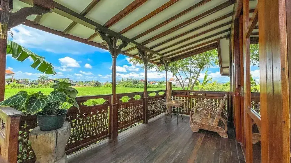 Абиансемаль: Rumah Tengah Sawah