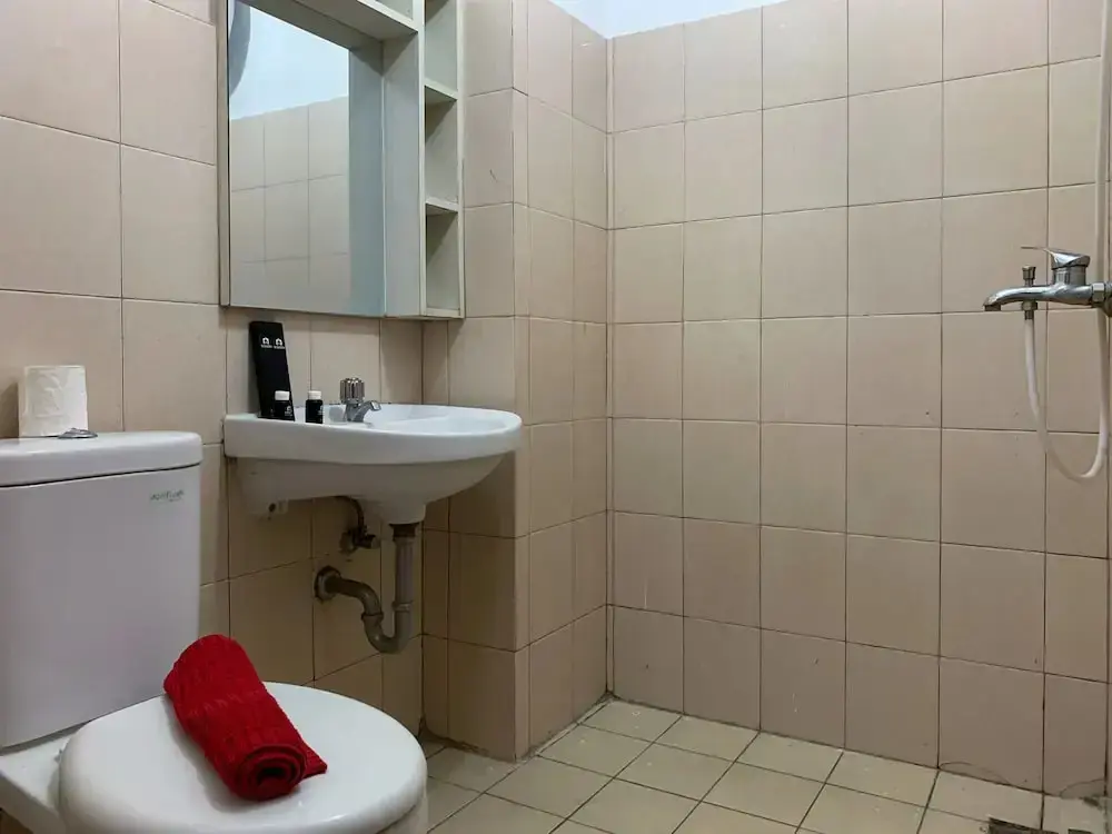 Джакарта: Warm And Cozy 2Br At Tifolia Apartment
